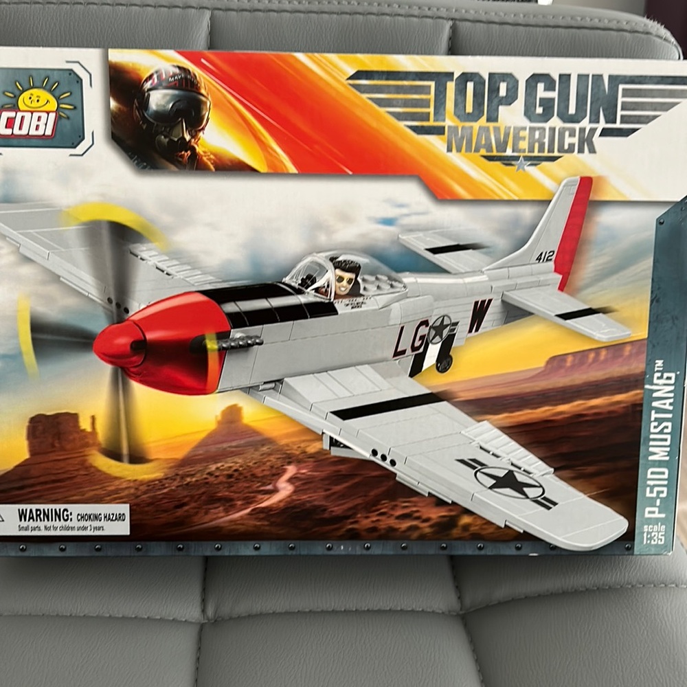 Brand New ! Top Gun Maverick Lego plane. Downsizing my collection of things .